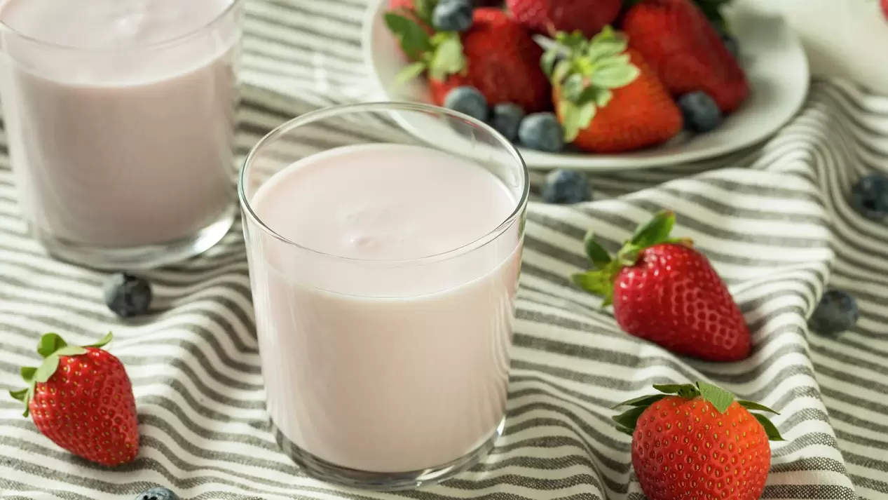 Kefir with red berries to lose weight. 