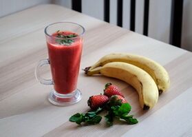 Banana and strawberry smoothie to lose weight